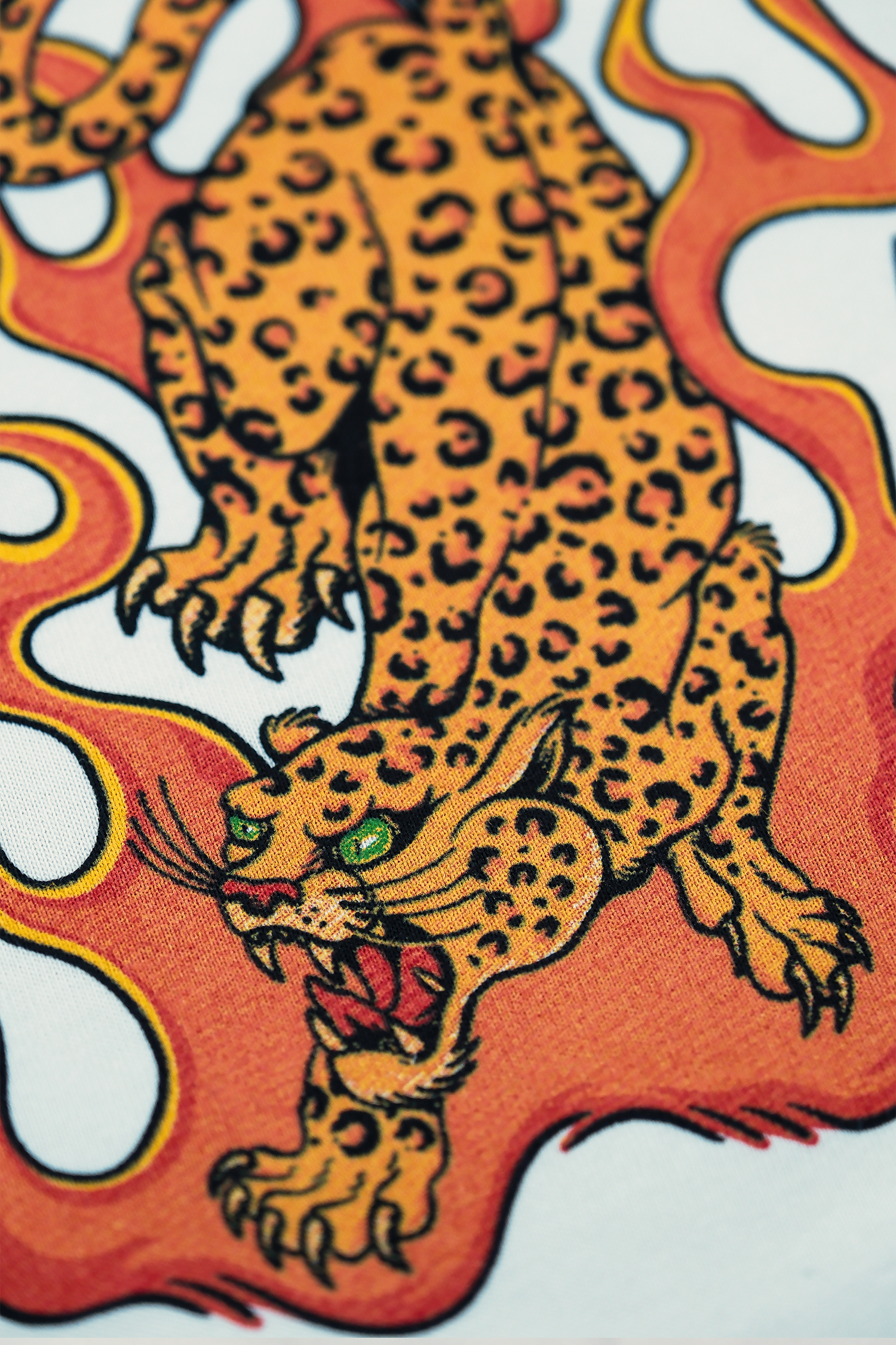 Éclectique Flaming Jaguar Graphic T-shirt