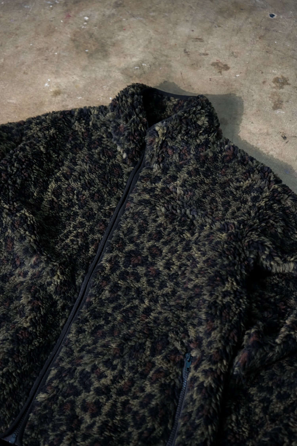 Leopard fleece jacket texture close-up by Éclectique