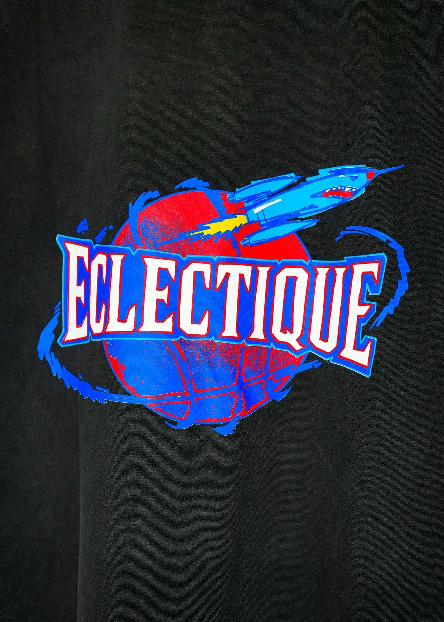 Éclectique Rockets Graphic T-Shirt featuring a vintage basketball and rocket design, showcasing Houston pride and style.