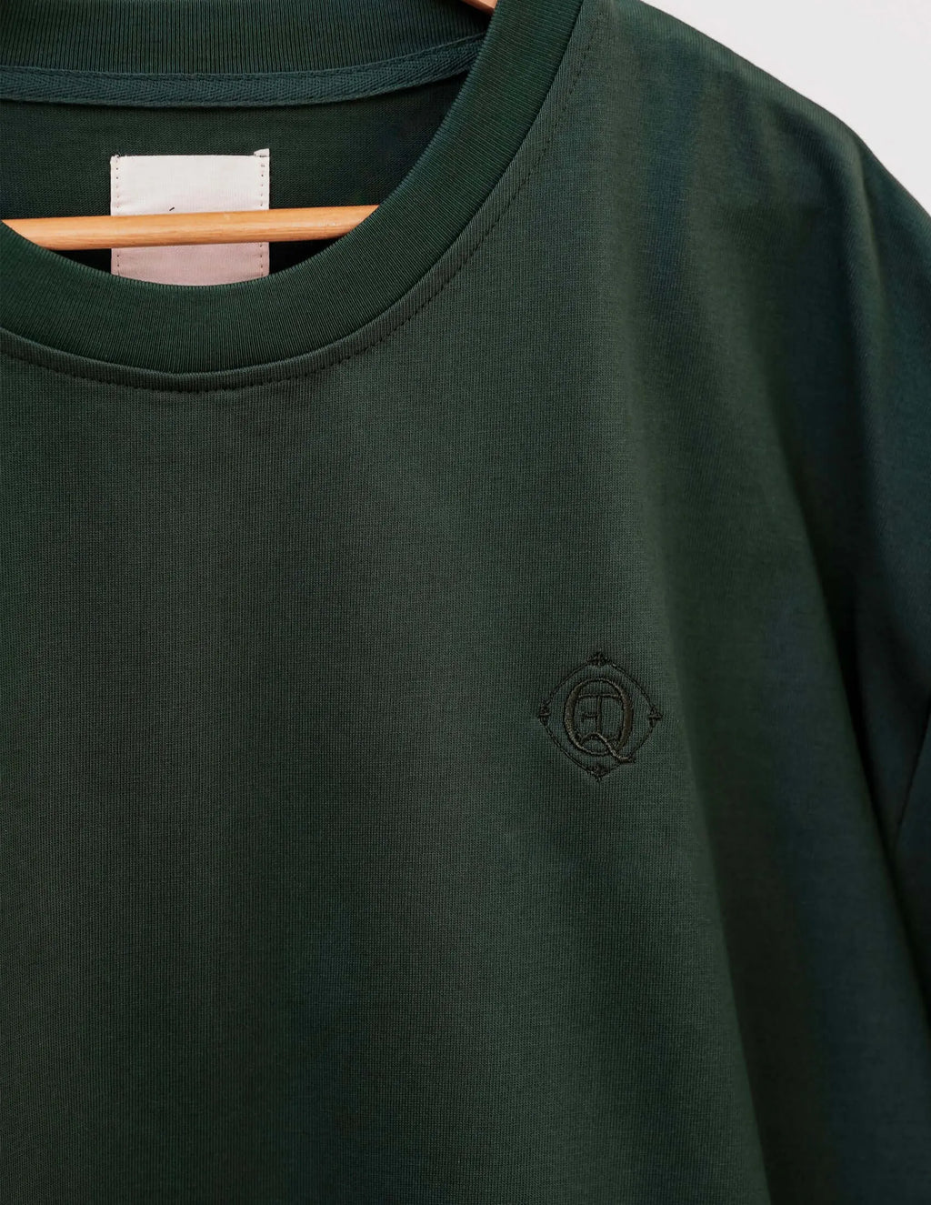 Monogram embroidered cotton t-shirt in emerald with embroidered logo on left chest.