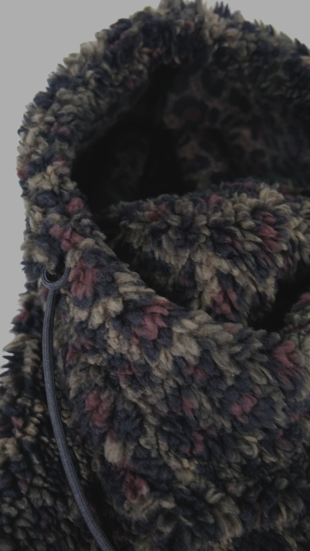 Éclectique Leopard Print Hood Video