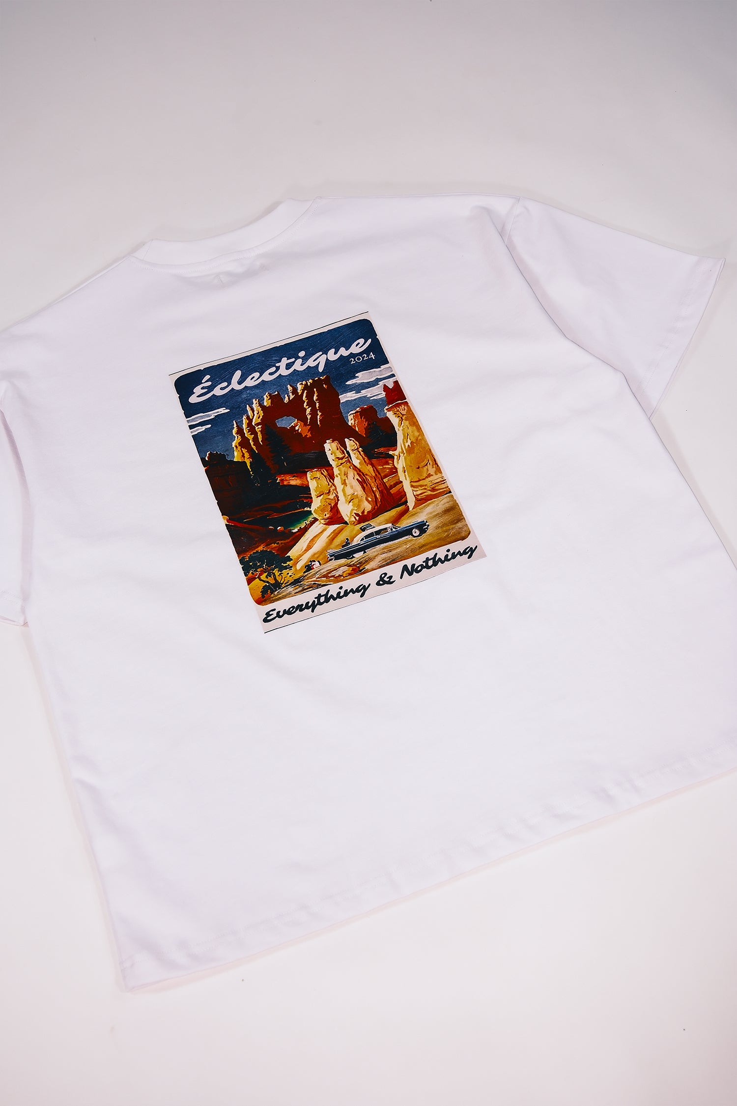 Éclectique Sedona Poster Graphic T-shirt